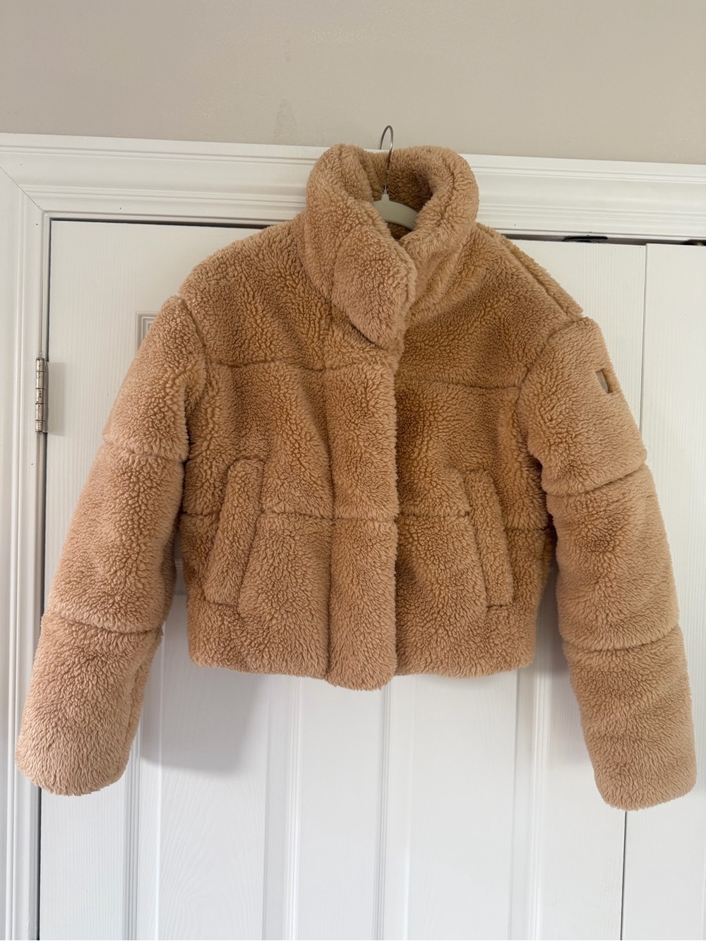 ALO Yoga Tan Sherpa Cropped Puffer Jacket - Picture 8 of 8